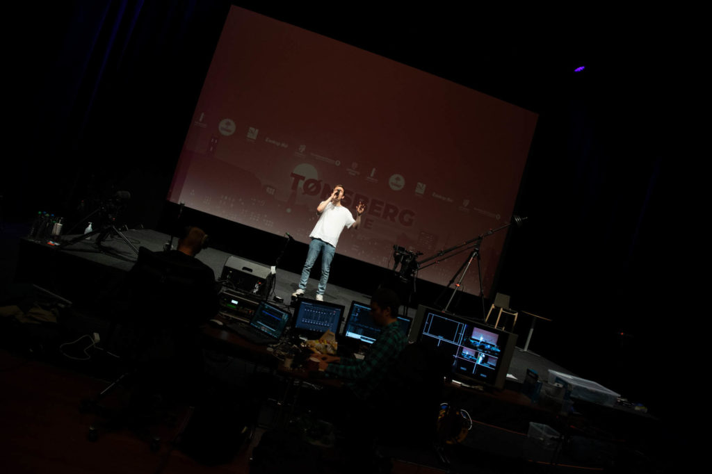 Oscar A på Tønsberg live og bakombilde fra produksjonen